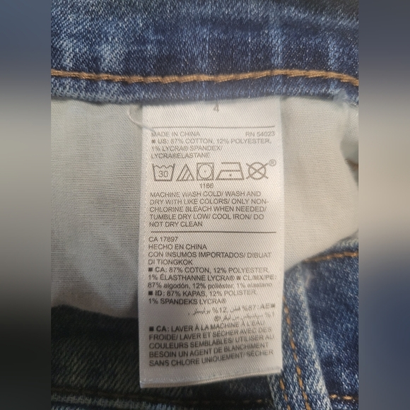 Old Navy Boyfriend Cuffed Denim Jean Shorts 4 Five Pocker Zipper Fly - Picture 3 of 3